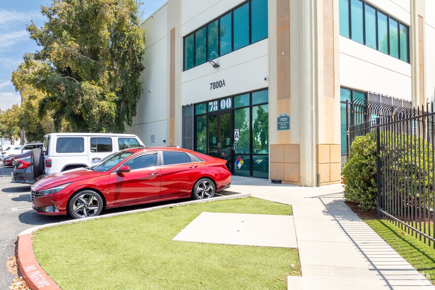 7800 Airport Business Pky, Van Nuys, CA for lease - Building Photo - Image 3 of 4