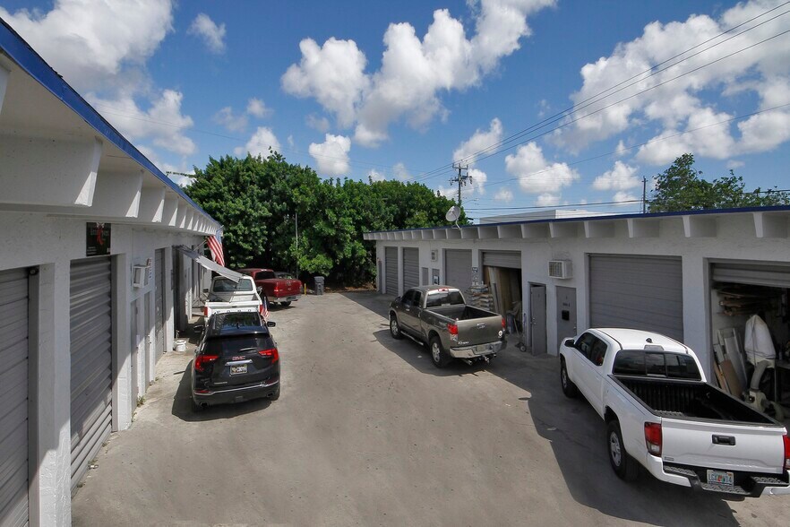 5660 Rodman St, Hollywood, FL à louer - Photo du bâtiment - Image 3 de 4
