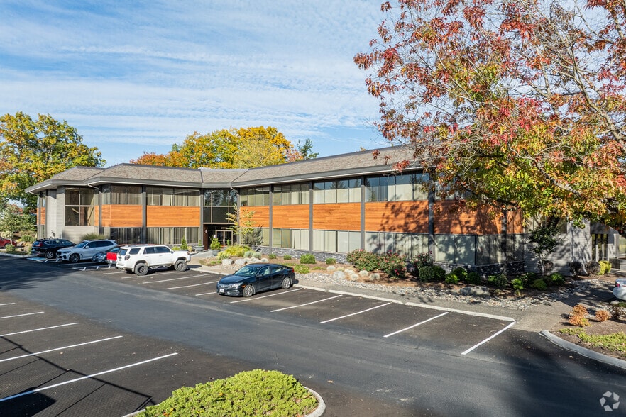 25195 SW Parkway Ave, Wilsonville, OR for lease - Building Photo - Image 1 of 10