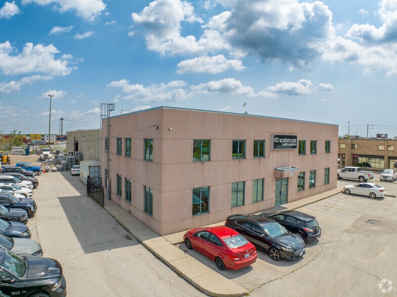 19 Delta Park Blvd, Brampton, ON à louer - Photo du bâtiment - Image 3 de 7