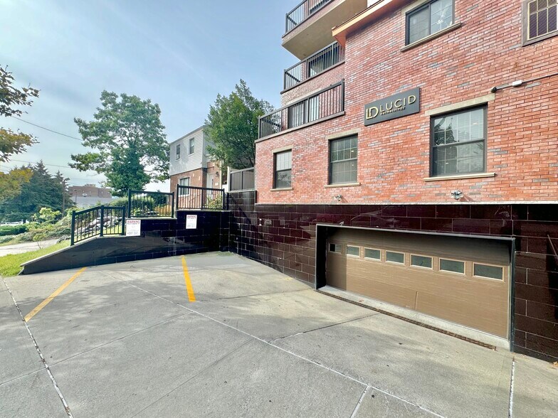 8716 Avon St, Jamaica, NY à louer - Photo du bâtiment - Image 3 de 26