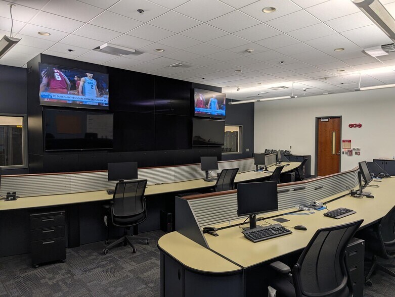 4041 Business Park Cir, Winston-Salem, NC à vendre - Photo du bâtiment - Image 2 de 5