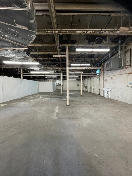 100 Business St, Hyde Park, MA à louer - Photo du bâtiment - Image 3 de 87
