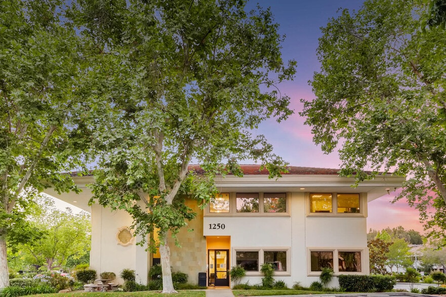 1250 La Venta Dr, Westlake Village, CA for lease - Building Photo - Image 3 of 6