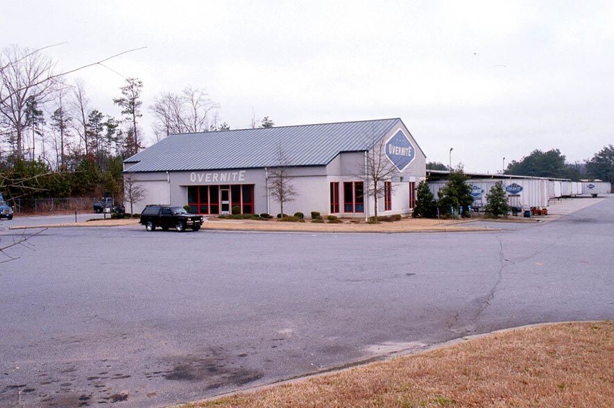 775 Marathon Pky, Lawrenceville, GA à louer - Photo du bâtiment - Image 2 de 3