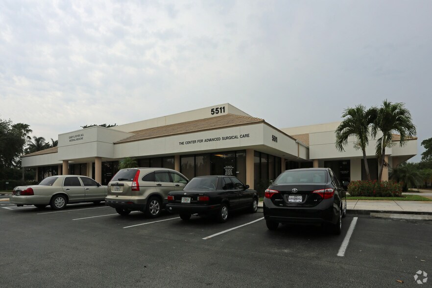 5511 S Congress Ave, Atlantis, FL à louer - Photo du bâtiment - Image 3 de 4