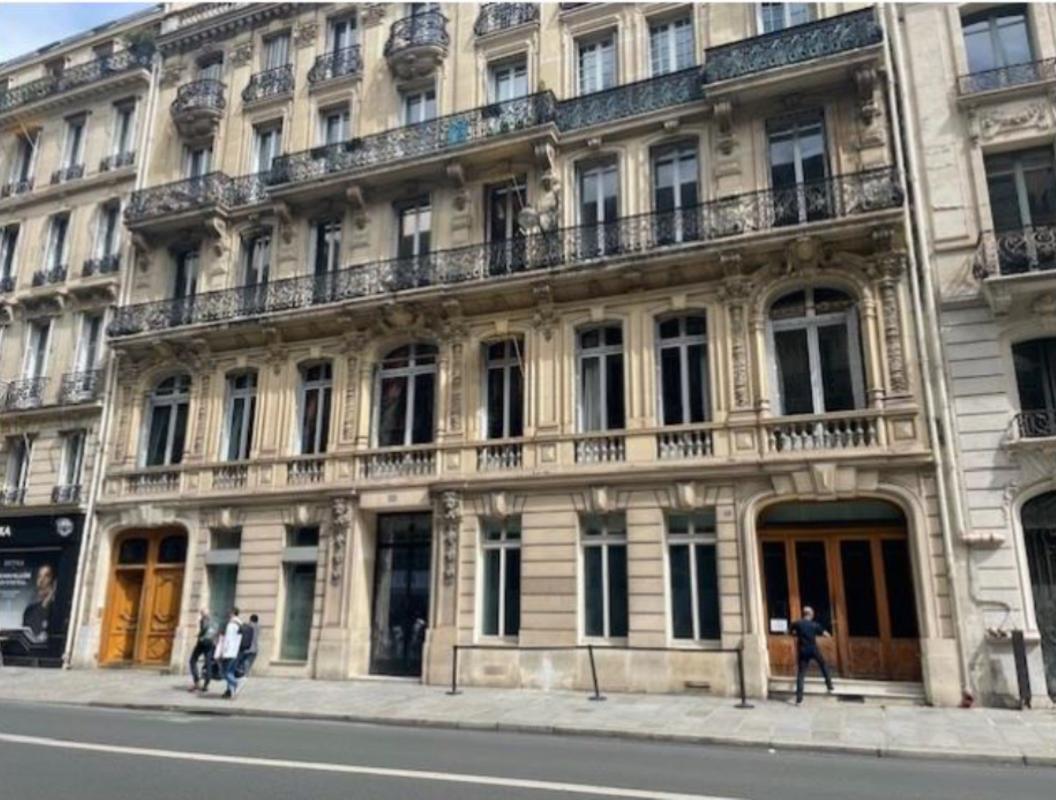 54 Ter Rue De Châteaudun, Paris à louer Photo du bâtiment- Image 1 de 2