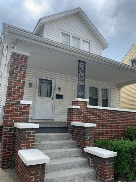 2303 15th St, Troy, NY à vendre - Photo du bâtiment - Image 3 de 31