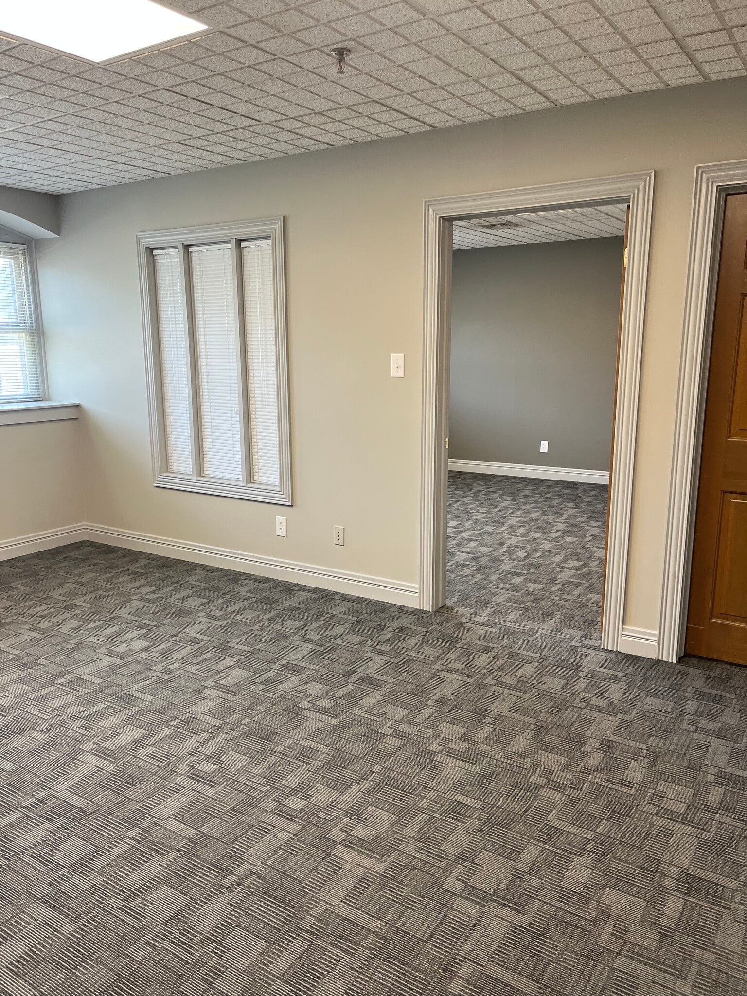 401 E Louther St, Carlisle, PA for lease Interior Photo- Image 1 of 4