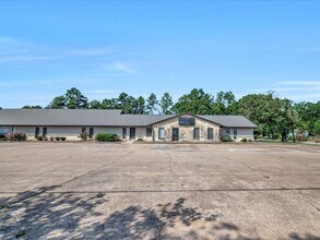 1702 E Denman Ave, Lufkin, TX à louer Photo du bâtiment- Image 1 de 36