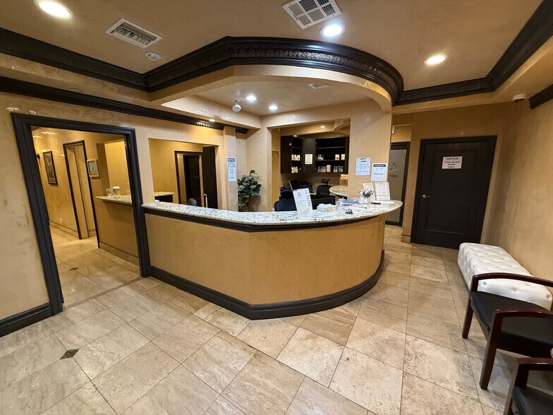 7318 Topanga Canyon Blvd, Canoga Park, CA à louer - Photo intérieure - Image 2 de 7