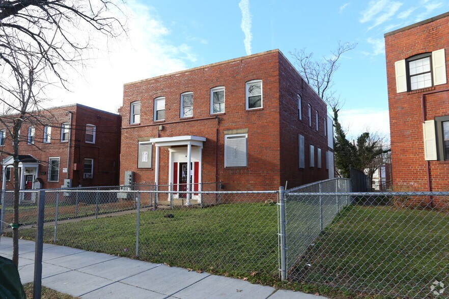 3205 Buena Vista Ter SE, Washington, DC à vendre - Photo du bâtiment - Image 2 de 4