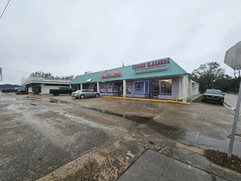 2300-2322 Airline Dr portefeuille de 2 propriétés à vendre sur LoopNet.ca - Photo du bâtiment - Image 3 de 7