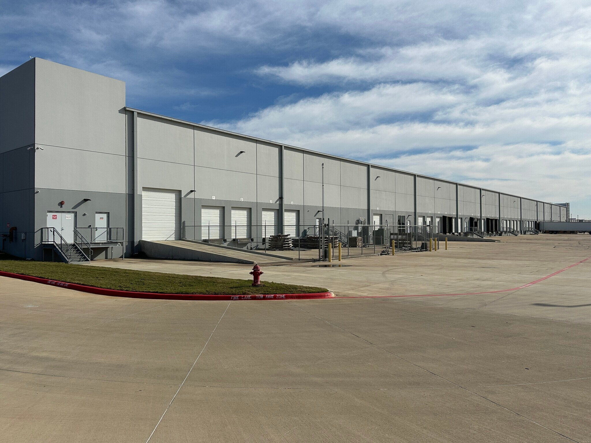 8001 Industry Way, Austin, TX à louer Photo intérieure- Image 1 de 10