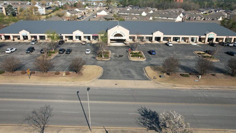 2001 Club Manor Dr, Maumelle, AR à louer - Photo du bâtiment - Image 3 de 5