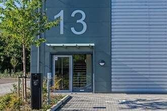 College Rd, Aylesbury à louer Photo du bâtiment- Image 1 de 17