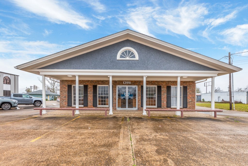 622 E Prien Lake Rd, Lake Charles, LA for lease Primary Photo- Image 1 of 16