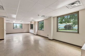 2330 Victory Pky, Cincinnati, OH for lease Interior Photo- Image 2 of 4
