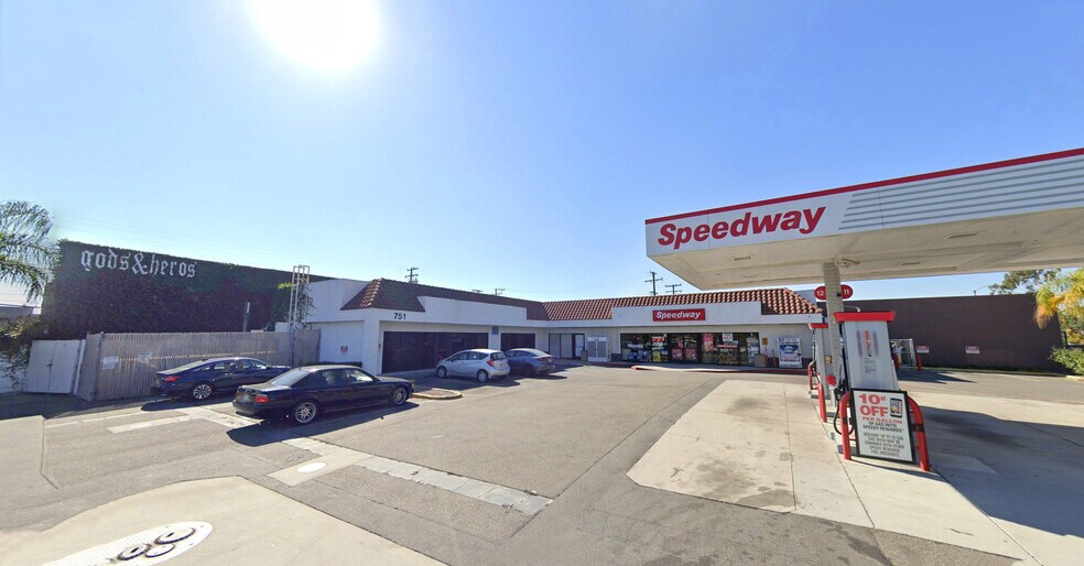 751 W Baker St, Costa Mesa, CA à louer - Photo du bâtiment - Image 2 de 2