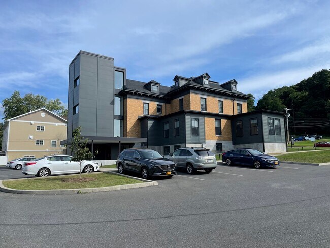 Plus de détails pour 886 Columbia St, Hudson, NY - Bureau à louer