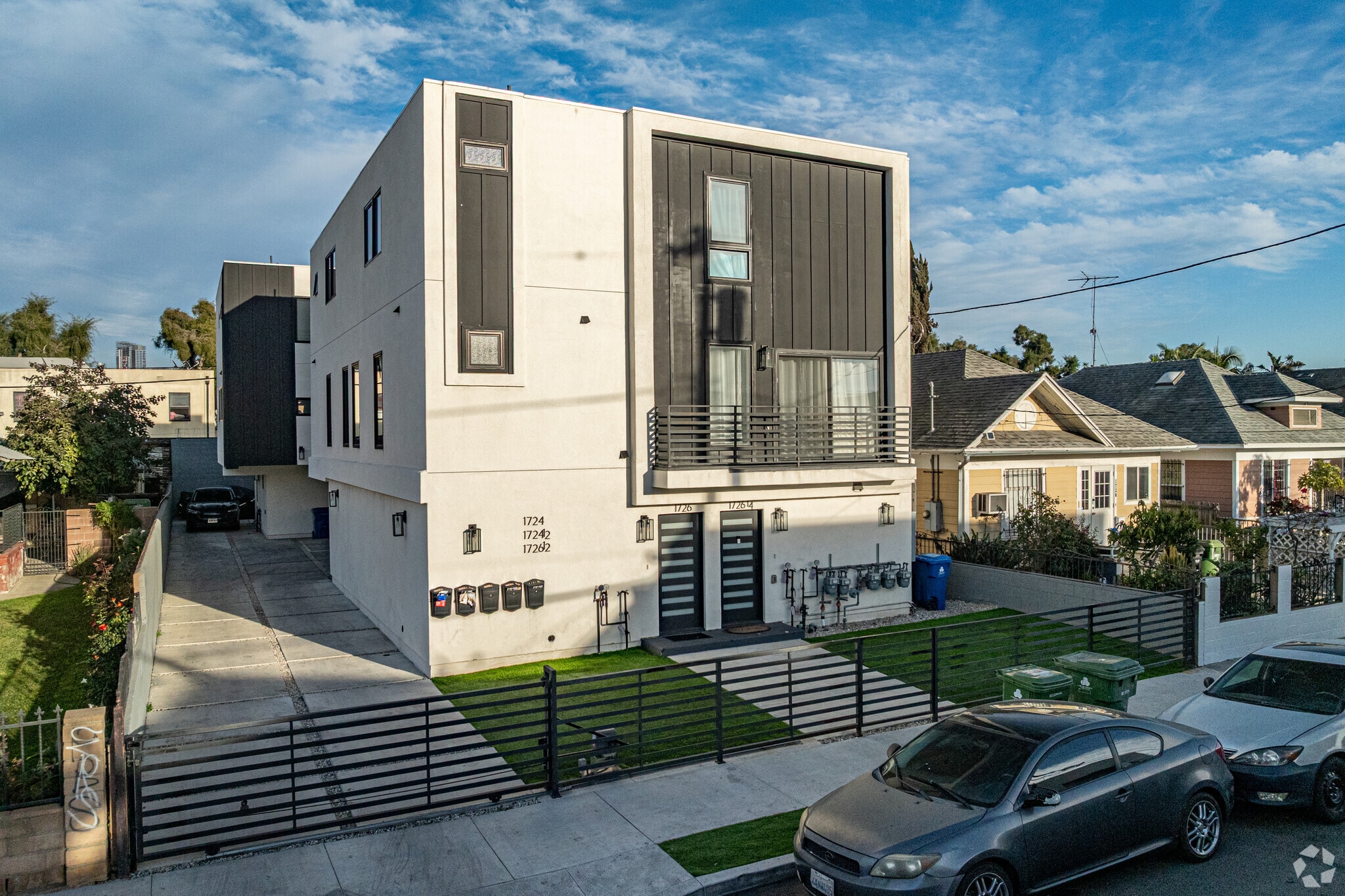 1726 Menlo Ave, Los Angeles, CA for sale Primary Photo- Image 1 of 55