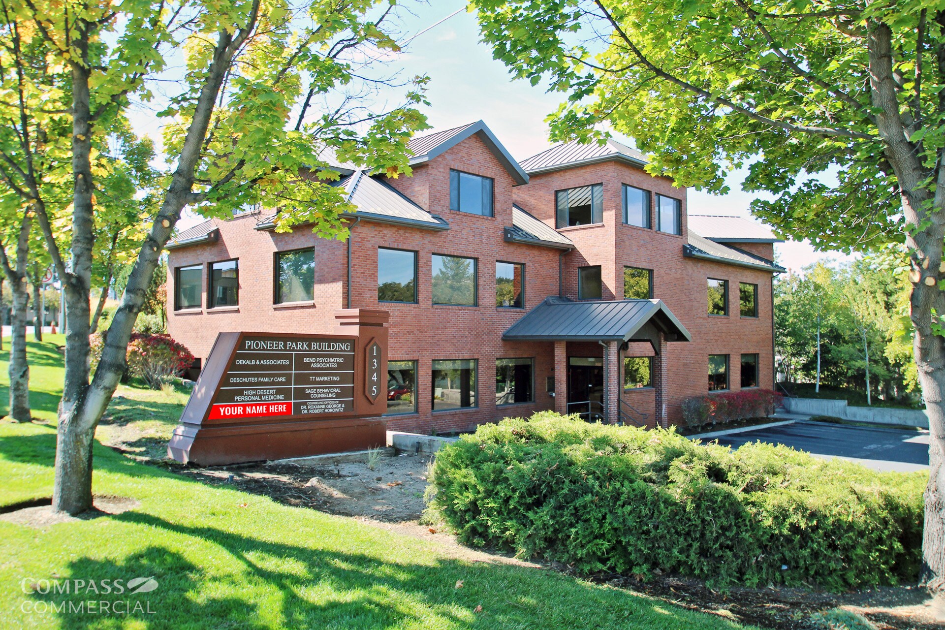 1345 NW Wall St, Bend, OR à louer Photo du bâtiment- Image 1 de 10