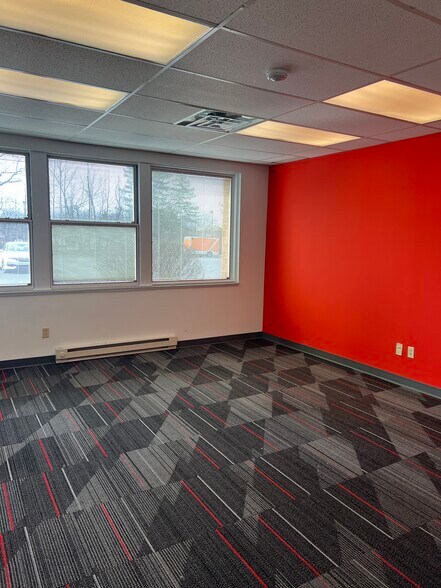 8300 Dow Cir, Strongsville, OH à louer - Photo du bâtiment - Image 2 de 25