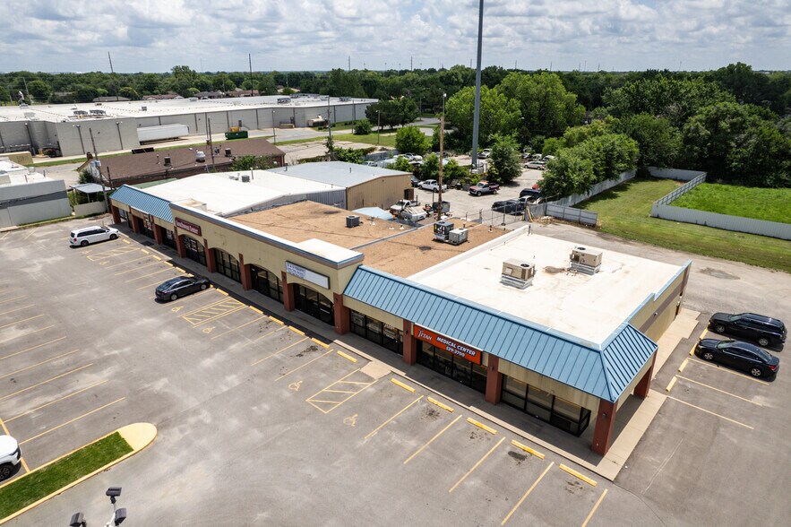 1309-1415 W 31st St S, Wichita, KS à vendre - Photo du bâtiment - Image 3 de 10