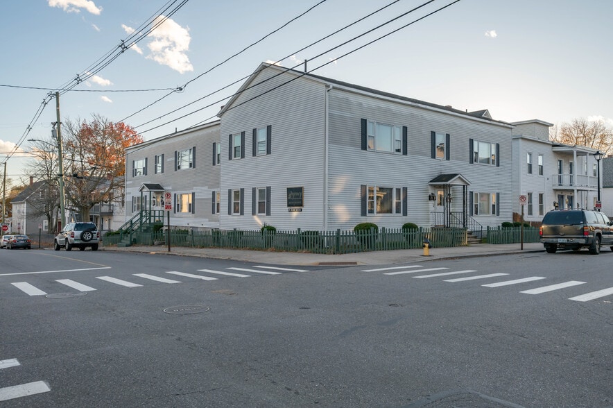 395 Lake Ave, Manchester, NH for sale - Building Photo - Image 1 of 15