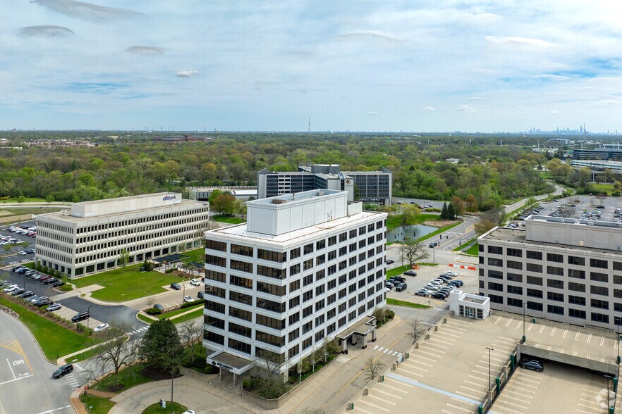 1200 Harger Rd, Oak Brook, IL à louer - Photo du bâtiment - Image 3 de 19