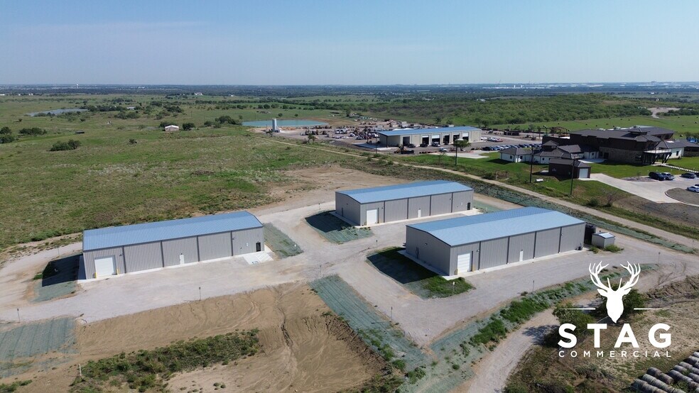 7420 Fm 2449, Ponder, TX à louer - Photo du bâtiment - Image 1 de 10