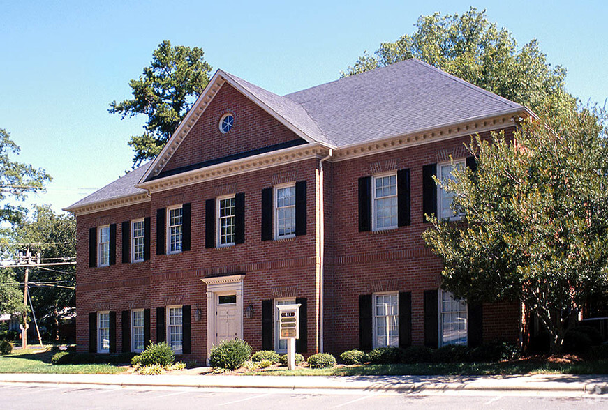 413 S Sharon Amity Rd, Charlotte, NC à vendre - Photo du bâtiment - Image 1 de 1