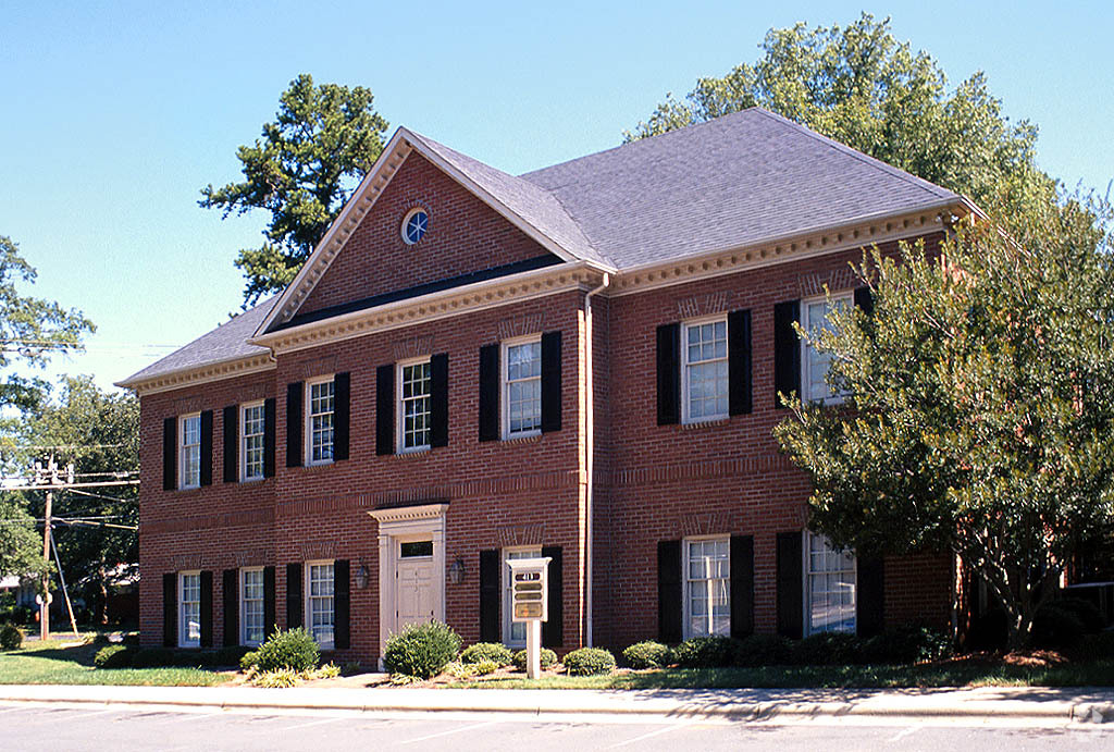 413 S Sharon Amity Rd, Charlotte, NC à vendre Photo du bâtiment- Image 1 de 1