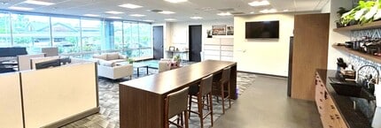 300 Rancheros Dr, San Marcos, CA à louer Photo intérieure- Image 2 de 5