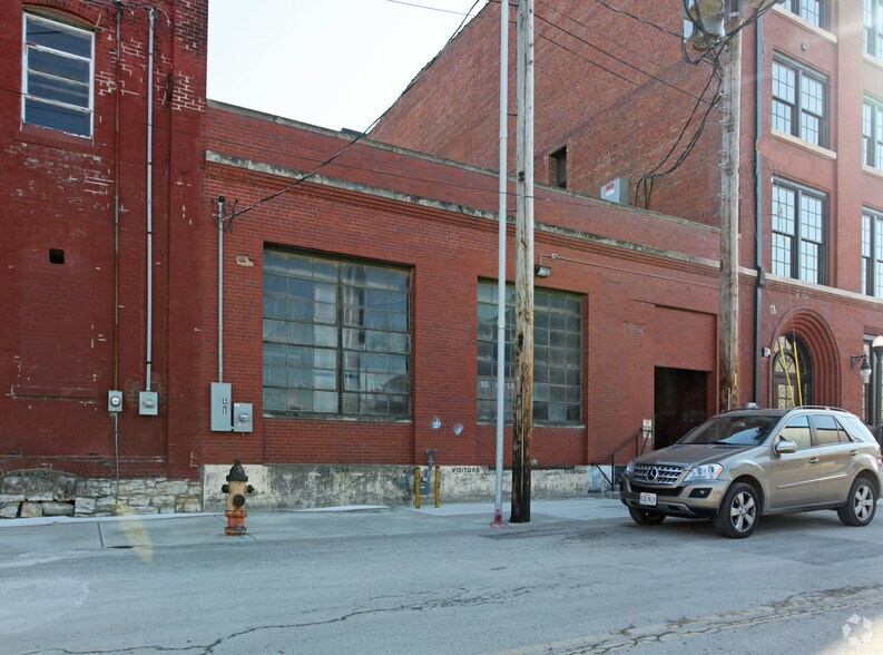 1005 W 8th St, Kansas City, MO à louer - Photo du bâtiment - Image 2 de 2