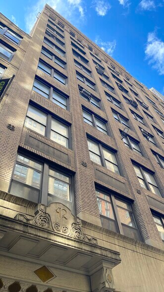 42 W 38th St, New York, NY for lease - Building Photo - Image 1 of 3