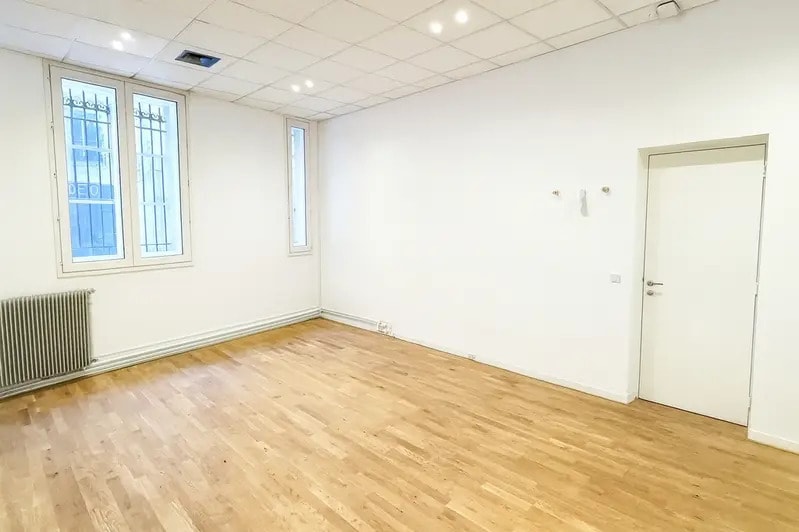 Office in Paris for lease - Interior Photo - Image 1 of 6