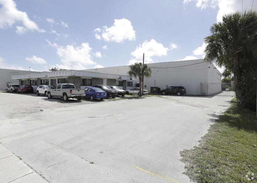 4400 NW 135th St, Opa Locka, FL for lease - Building Photo - Image 2 of 6