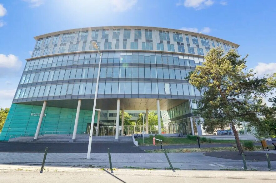 11-19 Rue Ernest Renan, Nanterre à louer - Photo du bâtiment - Image 3 de 6