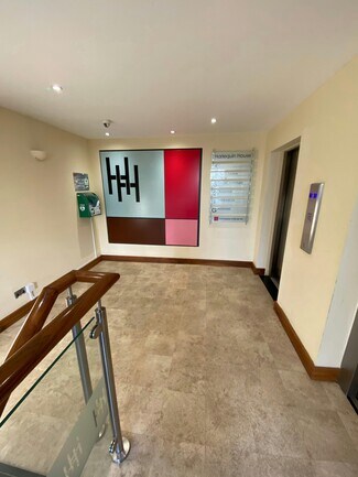 Plus de détails pour 7 High St, Teddington - Bureau à louer