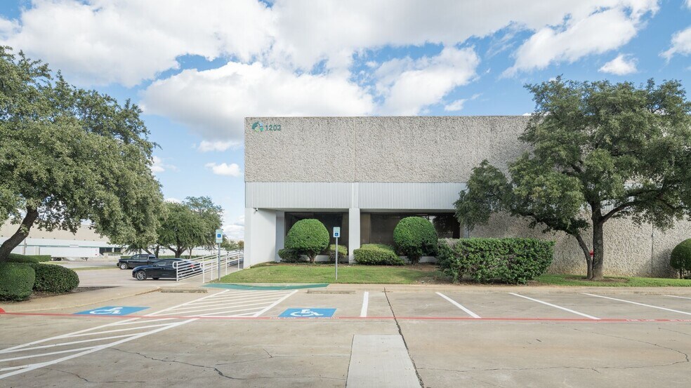 1202 Avenue T, Grand Prairie, TX à louer - Photo du bâtiment - Image 3 de 7