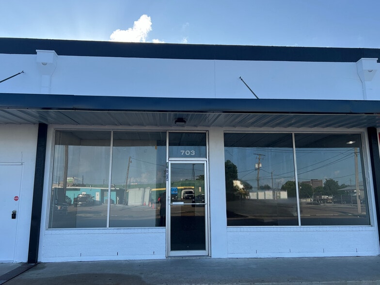 701 E Rio Grande St, Victoria, TX for lease - Building Photo - Image 2 of 10