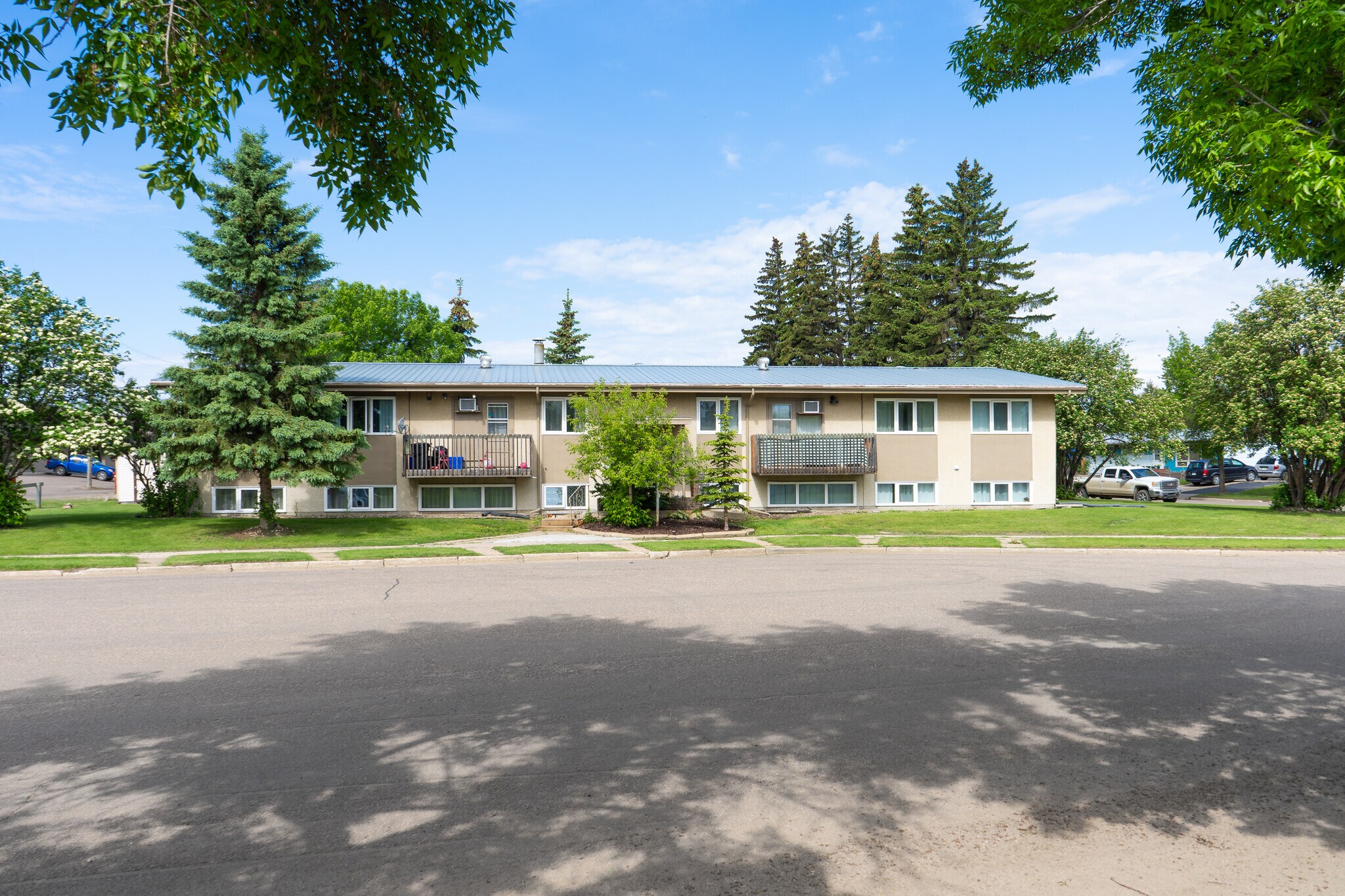 4504 56A Av, Lloydminster, AB à vendre Photo du bâtiment- Image 1 de 16