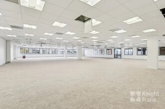 5 Boulevard Des Bouvets, Nanterre for lease Interior Photo- Image 2 of 4