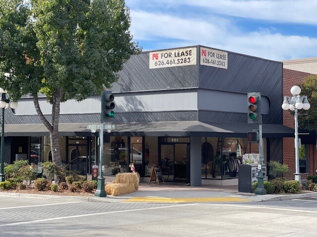 501 S Myrtle Ave, Monrovia, CA à louer - Photo du bâtiment - Image 2 de 27