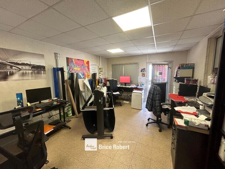 10 Avenue Docteur Schweitzer, Meyzieu for lease - Interior Photo - Image 3 of 4