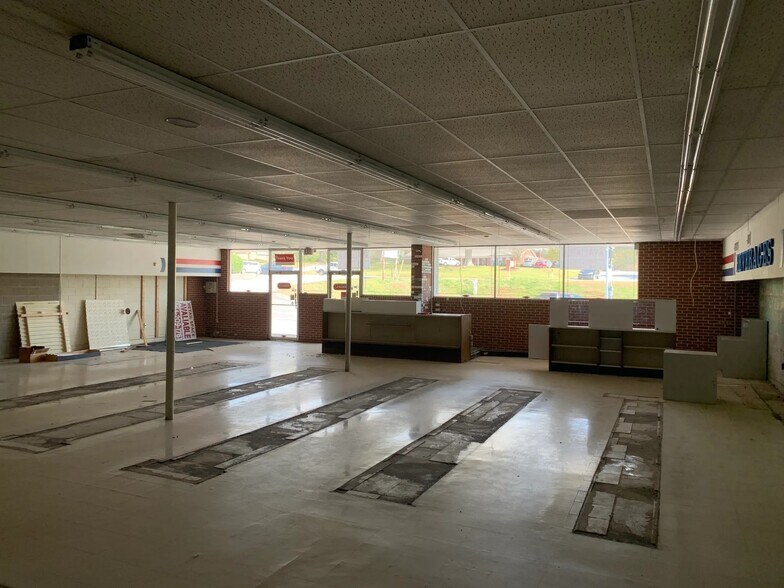 727–729 Anderson St., Belton, SC à louer - Photo du bâtiment - Image 3 de 15