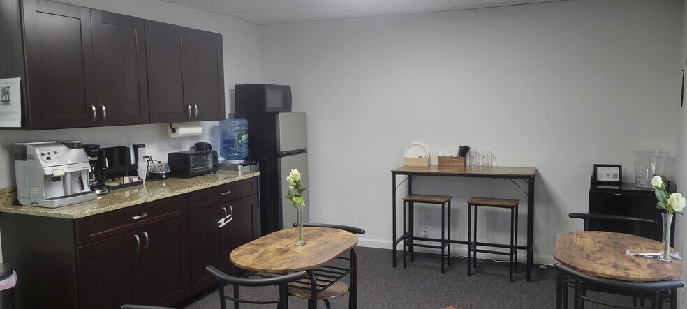 2 Seminary Hill Rd, Carmel, NY à louer - Photo du bâtiment - Image 3 de 17