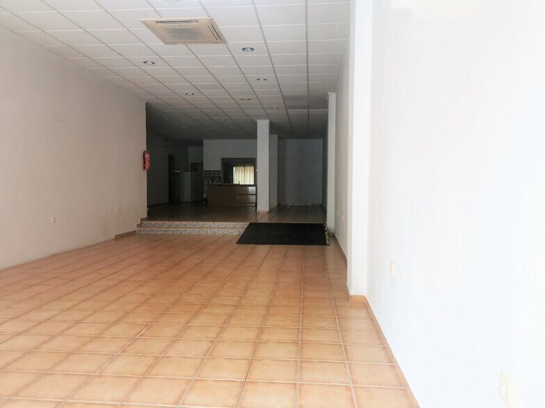 Retail in Ontinyent for lease - Building Photo - Image 2 of 4