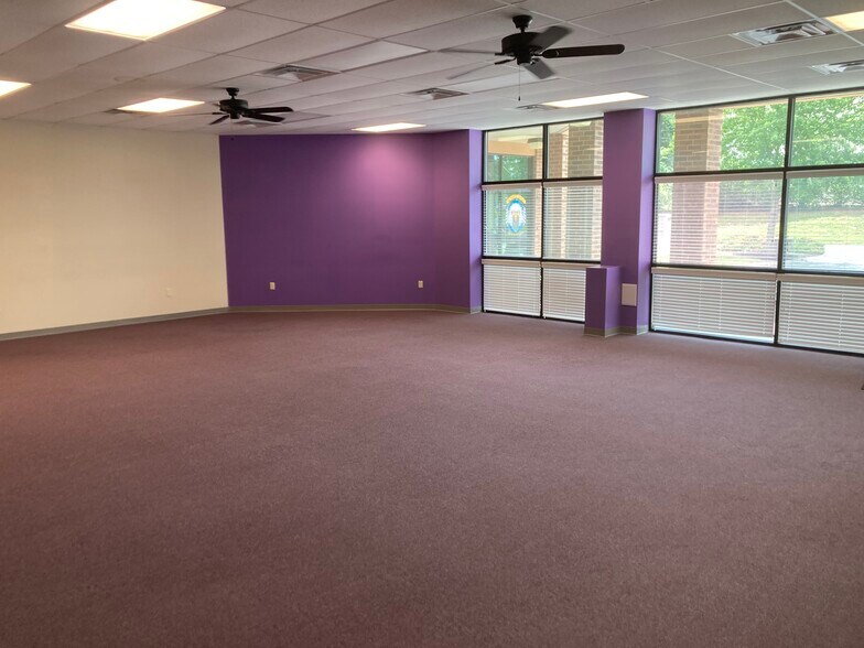 1074 Pedigo Way, Bowling Green, KY à louer - Photo du bâtiment - Image 2 de 15